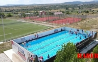 "Yüzme Bilmeyen Kalmasın" Projesiyle Dağların Arasında Yüzme Öğreniyorlar