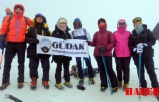 Gümüşhaneli dağcılar 12. kez Türkiye’nin zirvesinde