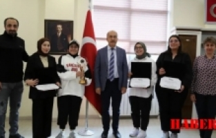 Finale Kalan Öğrencilerden Rektöre Ziyaret