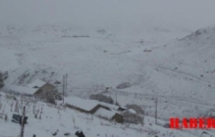 Gümüşhane yaylaları beyaz örtüyle kaplandı