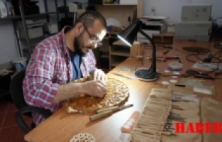 Sedef Kakma sanatının genç temsilcisi kadim geleneği devam ettiriyor