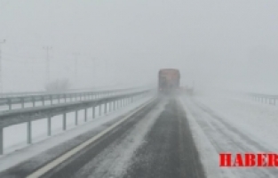 Kar köy yollarını kapattı ekipler yolları açmak için seferber oldu