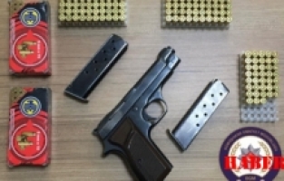 Alacaklısının evine silah zoruyla girmeye çalışan şahıs yakalandı