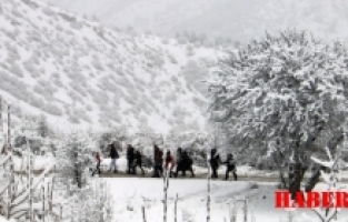 Gümüşhane’de 152 genç kar altında tarihi kaleyi keşfetti