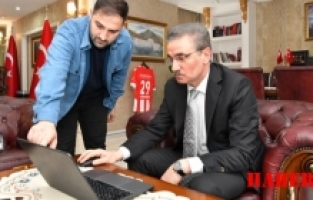 Vali Baruş, Anadolu Ajansı (AA)"nın "Yılın Kareleri 2024" Oylamasına Katıldı