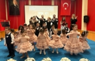 23. yılında görkemli 23 Nisan kutlaması