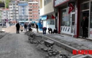 Kaldırım çalışmaları devam ediyor