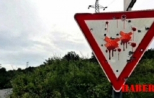 Trafik Levhalarını Hedef Almayın! Can Güvenliği Tehlikede, Milli Servet Ziyan Oluyor