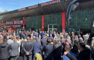 Hacı adayları kutsal topraklara dualarla uğurlandı