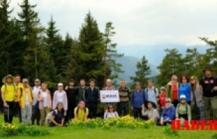 Çiçeklere örülü Gümüşhane Yaylaları, Dağcıları Mest Etti!