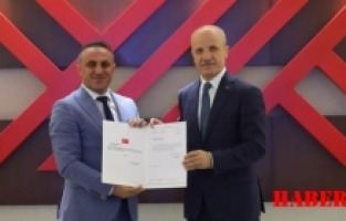 Rektör Yıldız mazbatasını aldı