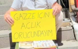 AK Parti İl Binası Önünde Açlık Orucu: "Amerika’dan Değil, Allah’tan Korkun!"