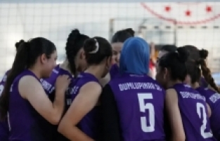 Gümüşhane'de Evinin Sultanları Voleybol Turnuvası Başladı
