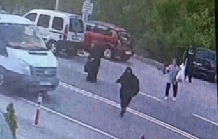 Gümüşhane'de Karşıya Geçmek İsteyen Yaşlı Kadına Kamyonet Çarptı