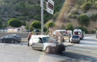 Karaca Mağarası Kavşağında Feci Kaza: 1'i Bebek, 7 Kişi Yaralandı