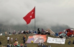 Vali Baruş Saranoy Yaylası’nda Vatandaşlarla Buluştu: "Bu Topraklar Ortak Mirasımızdır"