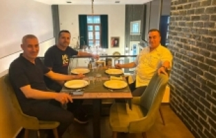 ESKİLER ORADA, YÜREK HÂLÂ SAHADA