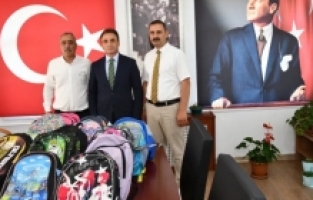 Gümüşhane Erzurumlular Derneği'nden Anlamlı Kırtasiye Bağışı