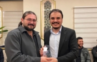 Doç. Dr. Ersin Diker  Dijital Dünyayı Anlattı; “İyi Bir Sosyal Medya Okuryazarı Olmalıyız”