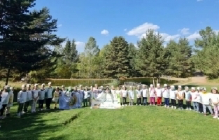 Gümüşhane'de miniklerden doğa bilinci: Çöp toplama ve fidan dikimi etkinliği gerçekleşti!