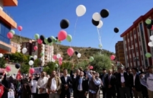 Gümüşhane’de Gazze için balonlar gökyüzüne bırakıldı