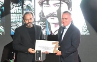 Gümüşhaneli senarist Elvan Ezber, en iyi senaryo ödülünü aldı