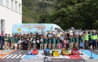 Kürtün’de öğrenciler uygulamalı trafik eğitimiyle bilinçlendi