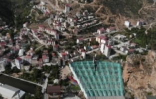 Torul Kalesi Cam Seyir Terası 2025’te 100 Bin Ziyaretçiyi Ağırladı