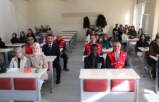 Gümüşhane Üniversitesinde Dersler Kızılay Yelekleriyle İşlendi