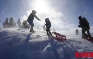Kar Hasreti Çeken Oraya Koştu: Zigana’da Adım Atacak Yer Kalmadı!