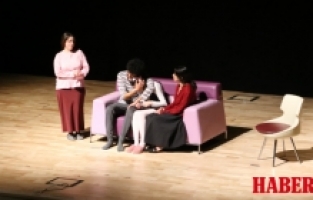 “Sahibinden Komedi” Sahnesi Gümüşhane’de Kahkaha ve Alkışla Doldu