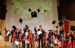 Çocuk Üniversitesi’nde Kep Sevinci: 24 Minik Öğrenci Mezun