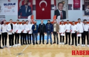 Gümüşhane'de kültürel mirasın kalbi Aydın Doğan Spor Salonu'nda attı