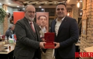 Eğitim-Bir-Sen’den Gümüşhane Üniversitesi’nin zirvedeki akademisyenlerine plaket