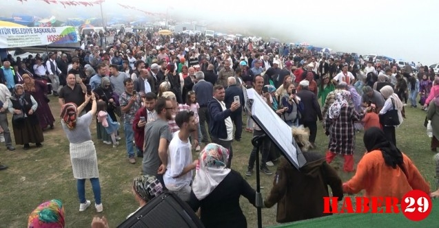 Güvende Yaylası'nda Şenlik Coşkusu Sis Altında Yaşandı