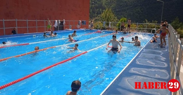 Kürtün'de yüzme havuzu açıldı