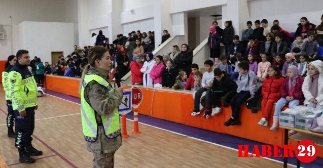 Kürtün'de Jandarmadan Öğrencilere Trafik Eğitimi