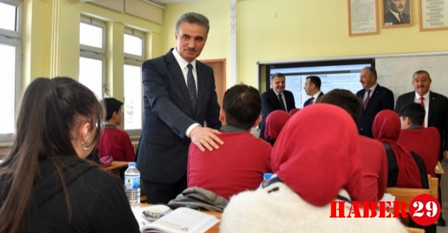 Vali Baruş, Kelkit’te öğrencilerle buluştu