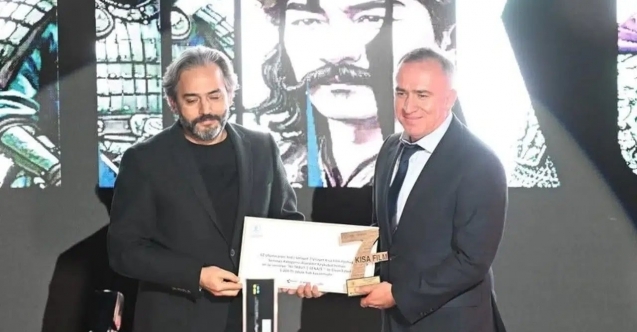 Gümüşhaneli senarist Elvan Ezber, en iyi senaryo ödülünü aldı