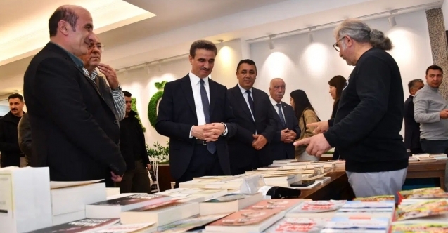 Vali Baruş Kitap Fuarı'nı ziyaret etti
