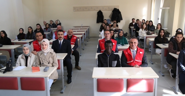 Gümüşhane Üniversitesinde Dersler Kızılay Yelekleriyle İşlendi