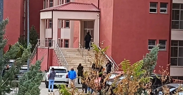 Üniversitede rehine krizi