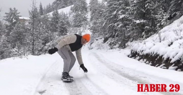 Parkeler Snowboard Oldu, Kızaklar Meydanlara İndi: Gümüşhane’de Kar Sevinci