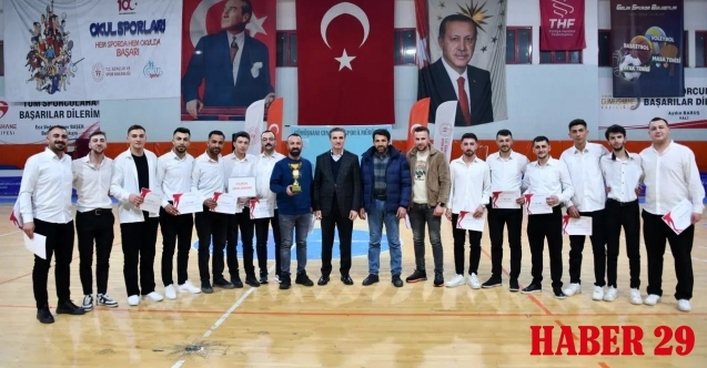 Gümüşhane'de kültürel mirasın kalbi Aydın Doğan Spor Salonu'nda attı
