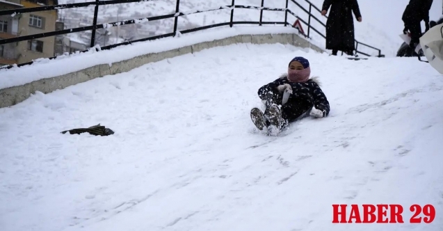 Tatili fırsat bilen çocuklar sokaklara akın etti