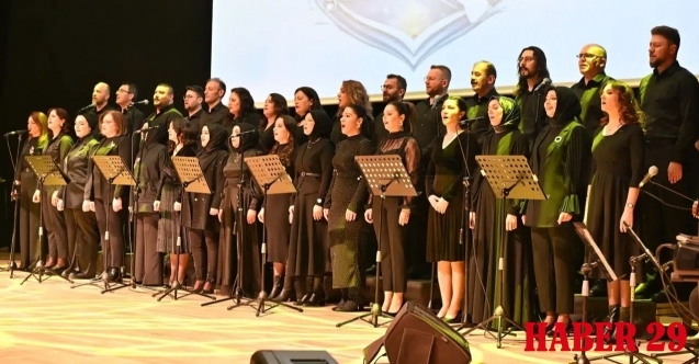 Gümüşhane’de sahne öğretmenlerin! Maarif Korosu’ndan unutulmaz sanat gecesi