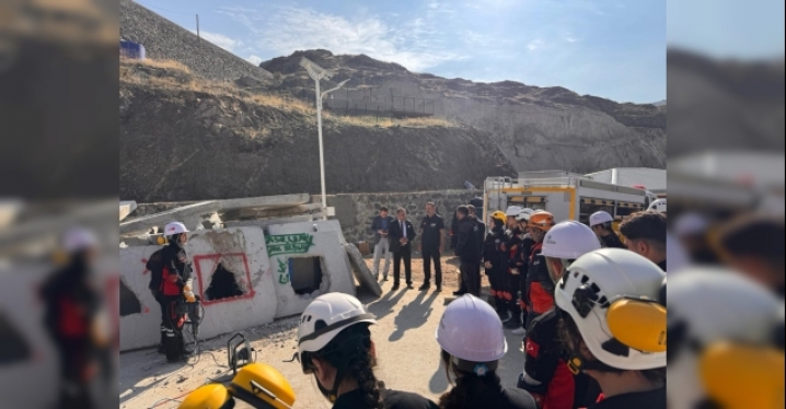 GÜ’de Afet Bilinci Sahada Kazanılıyor; Öğrenciler AFAD Eğitiminde Ter Döktü