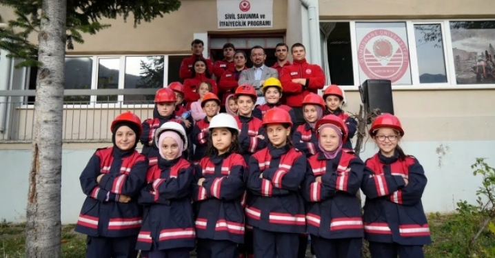 Gümüşhane’de ‘Gençlik İtfaiyesi’ projesiyle afet bilinci temelden kazandırılıyor