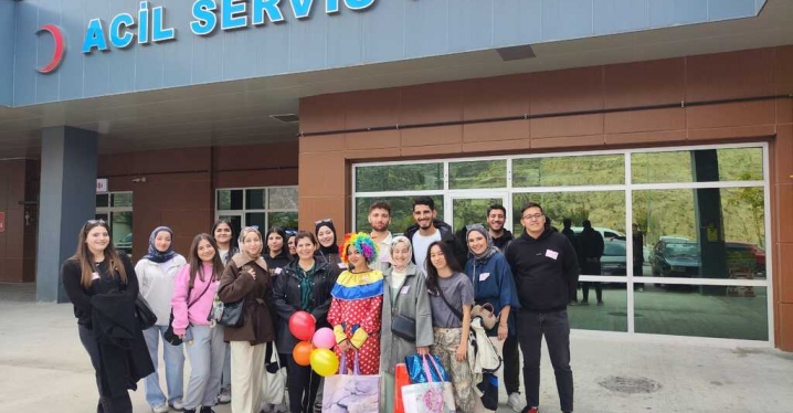 Üniversite öğrencilerinden gönüllere dokunan sosyal sorumluluk projeleri